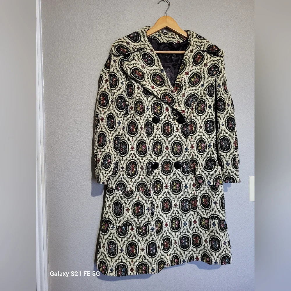 Vintage Paisley Patterned Coat with Black Buttons Size Large - Picture 2 of 12